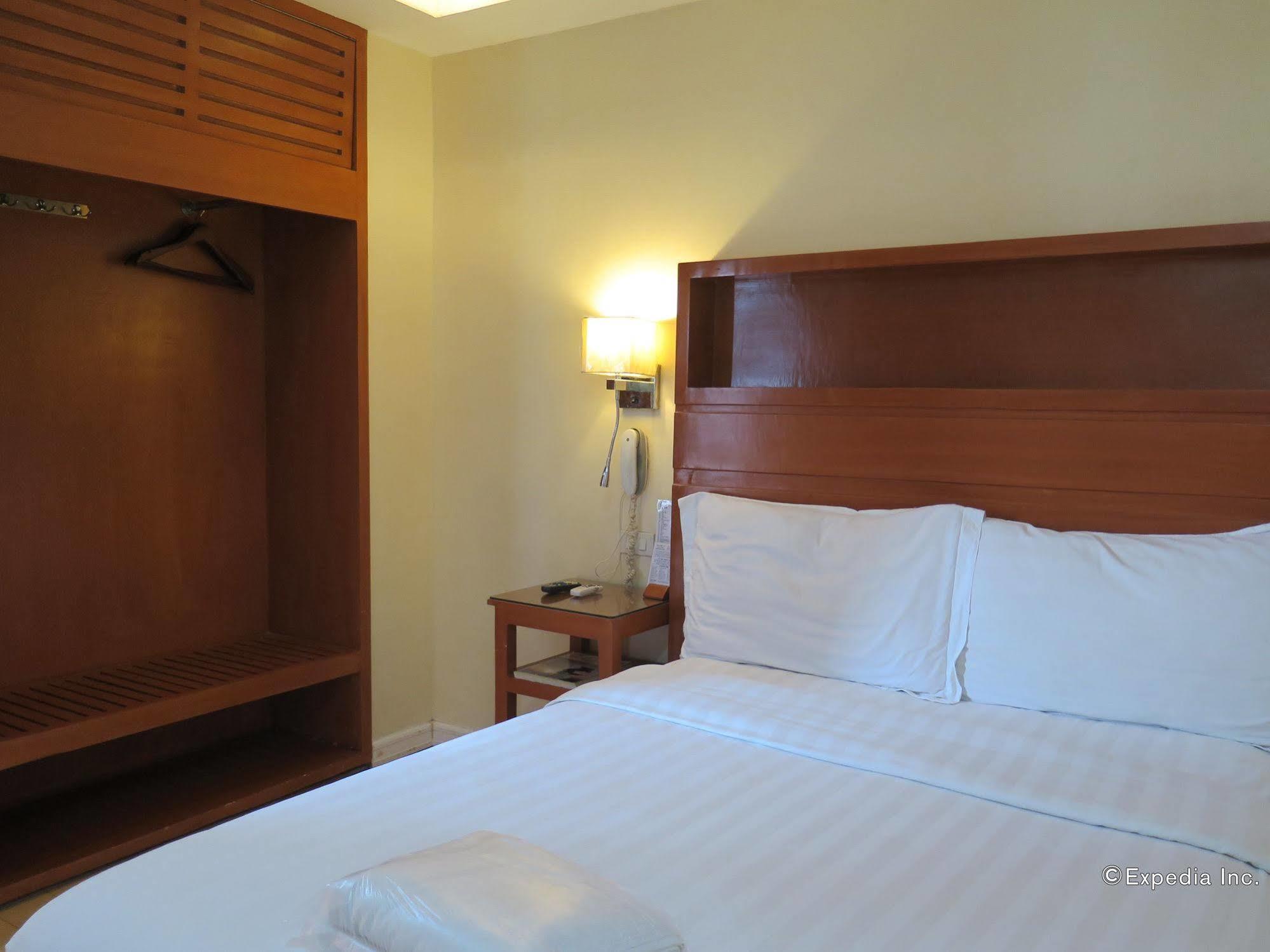 La Gloria Residence Inn Cebu Extérieur photo