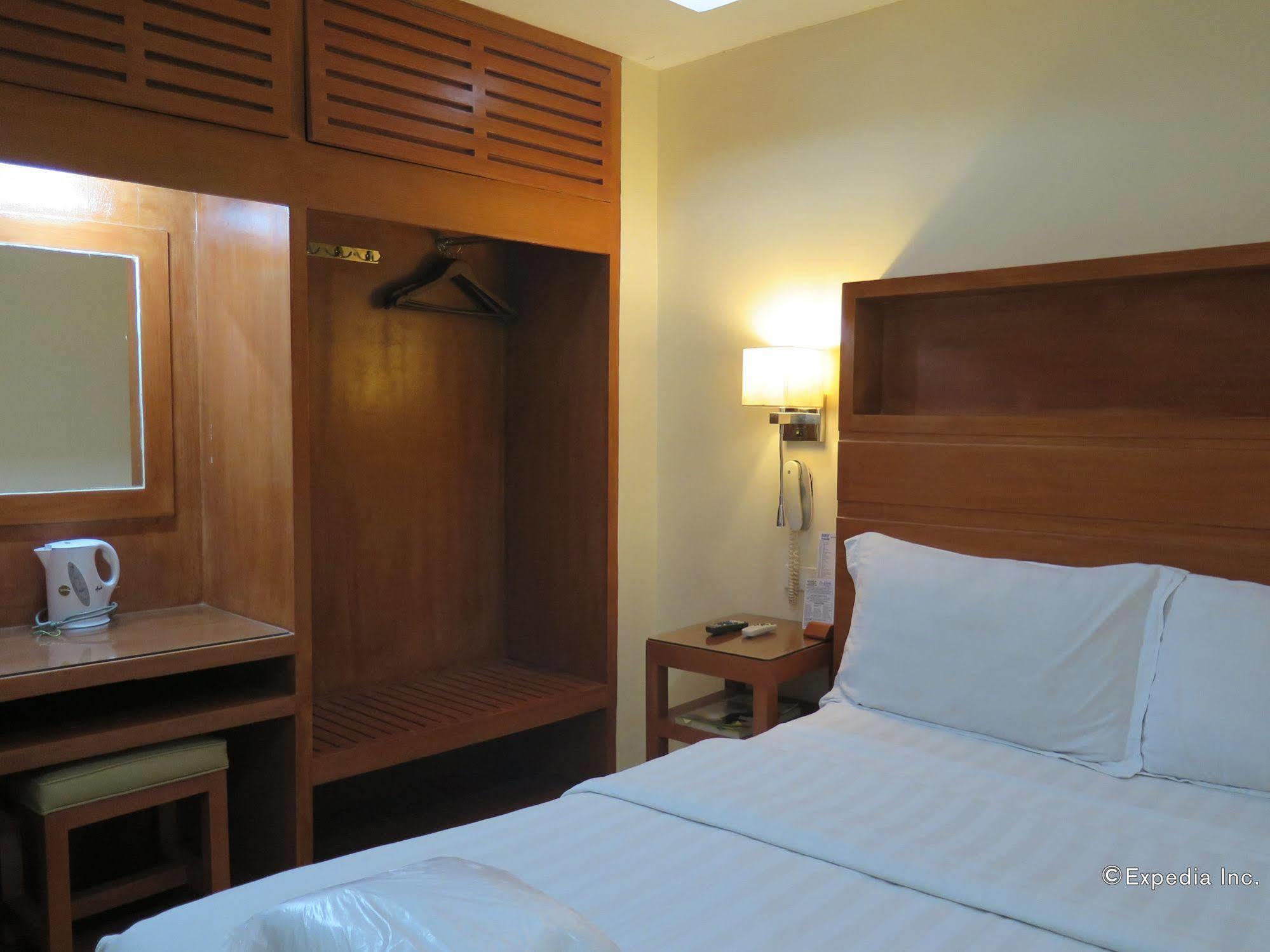 La Gloria Residence Inn Cebu Extérieur photo